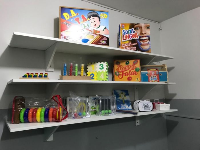 ENTREGA DO PARAPODIUM, AR COND. E SALA FONOAUDIOLOGIA.